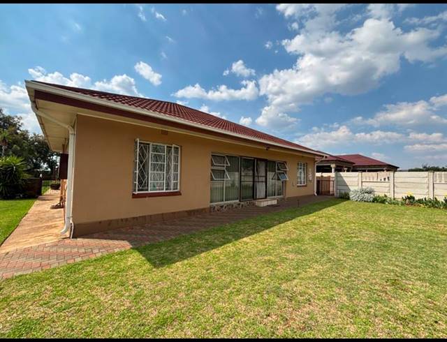6 BEDROOM HOUSE FOR SALE IN RIVERSDALE